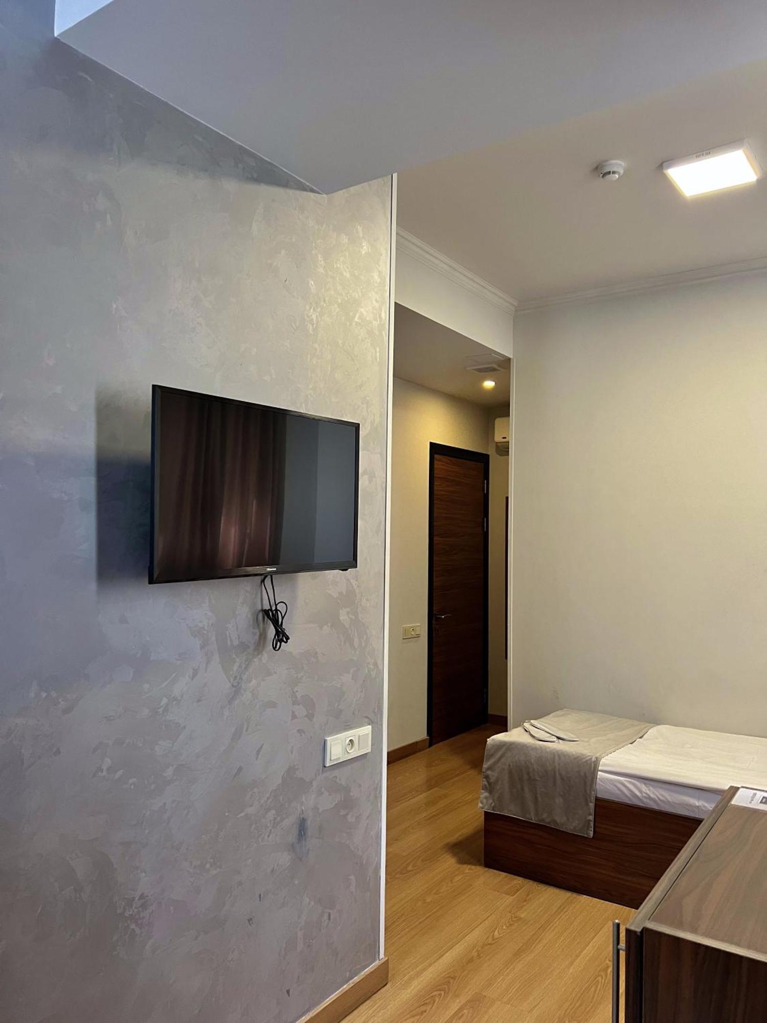 Mashtots Hotel Yerevan Ngoại thất bức ảnh