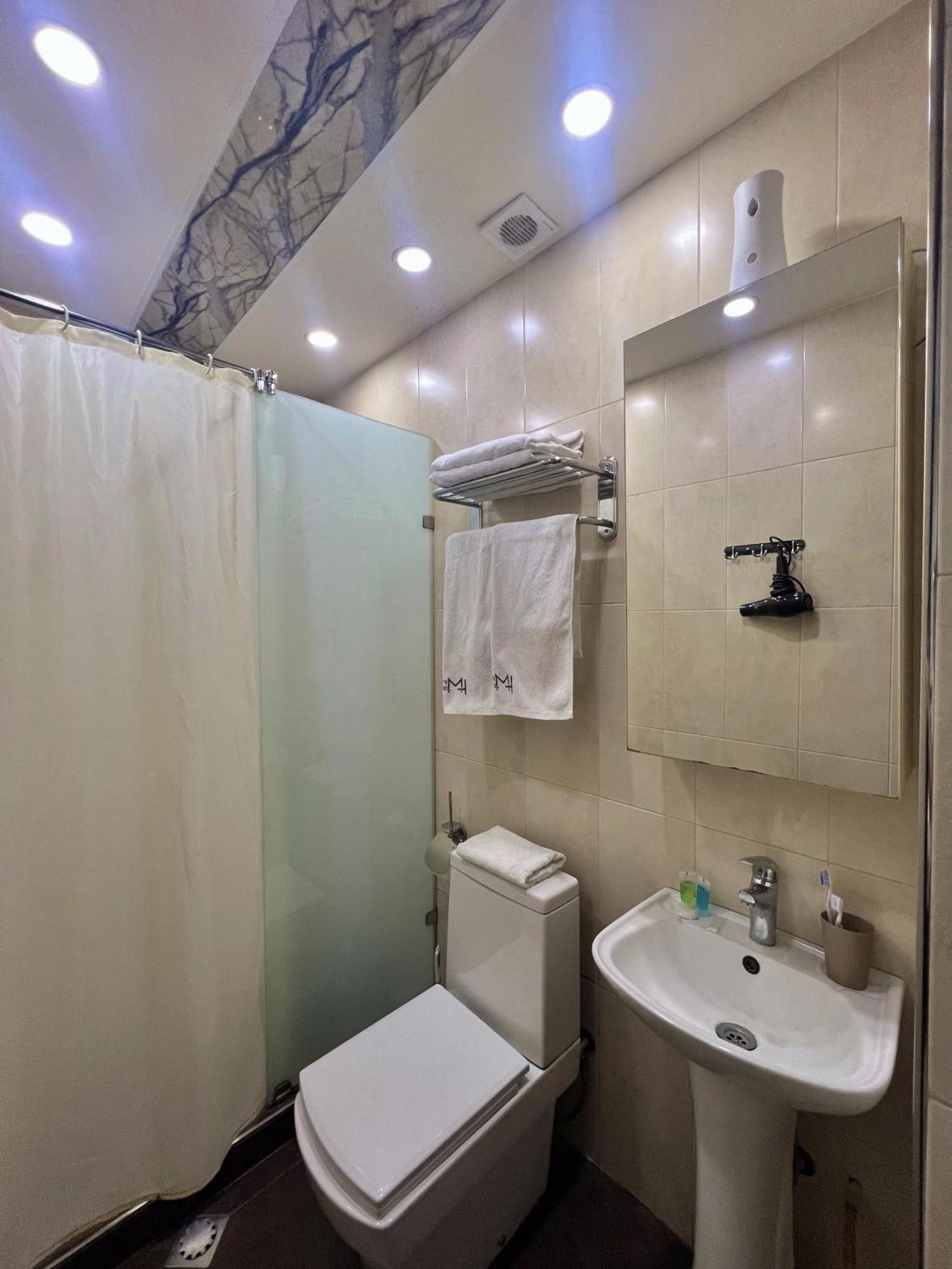 Mashtots Hotel Yerevan Ngoại thất bức ảnh