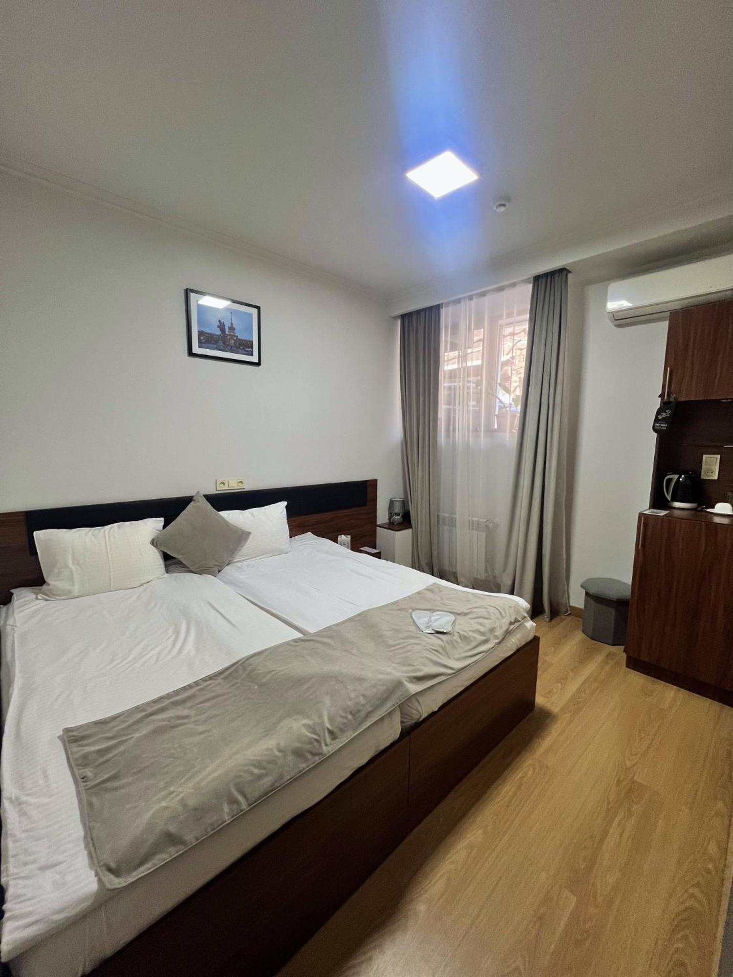 Mashtots Hotel Yerevan Ngoại thất bức ảnh