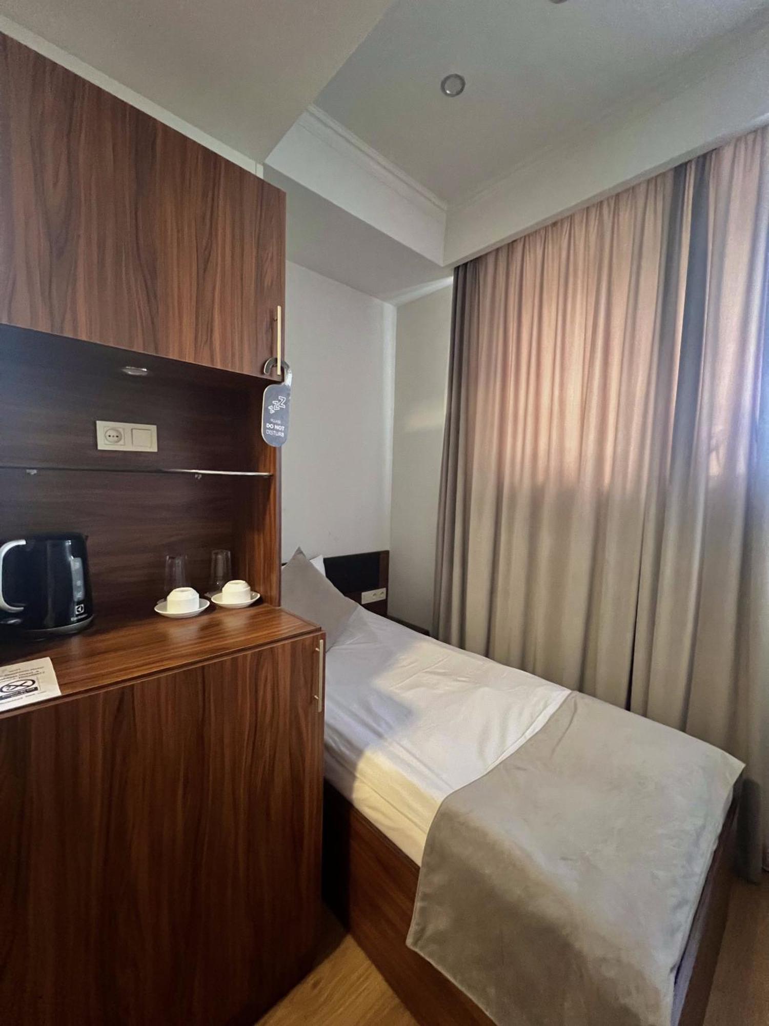 Mashtots Hotel Yerevan Ngoại thất bức ảnh