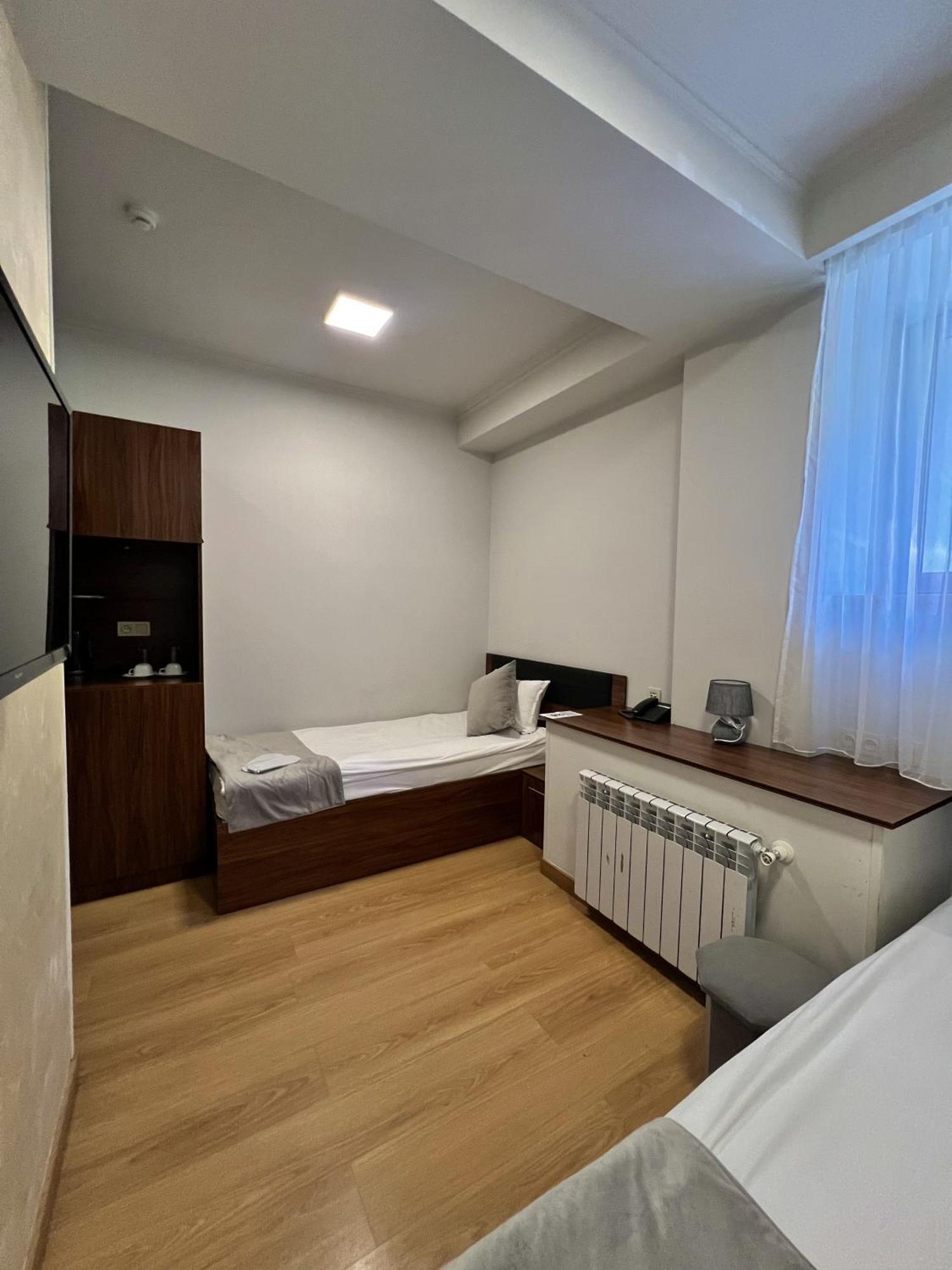 Mashtots Hotel Yerevan Ngoại thất bức ảnh