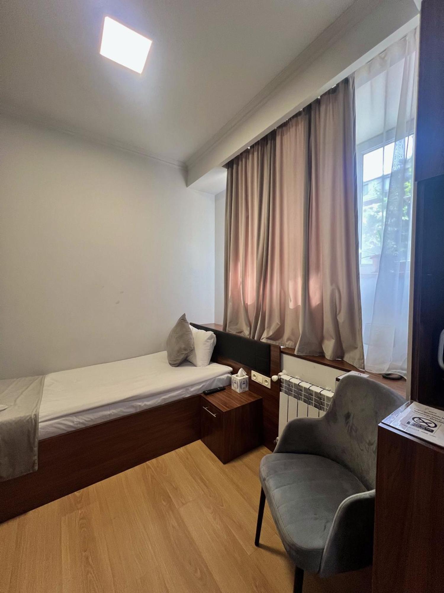 Mashtots Hotel Yerevan Ngoại thất bức ảnh