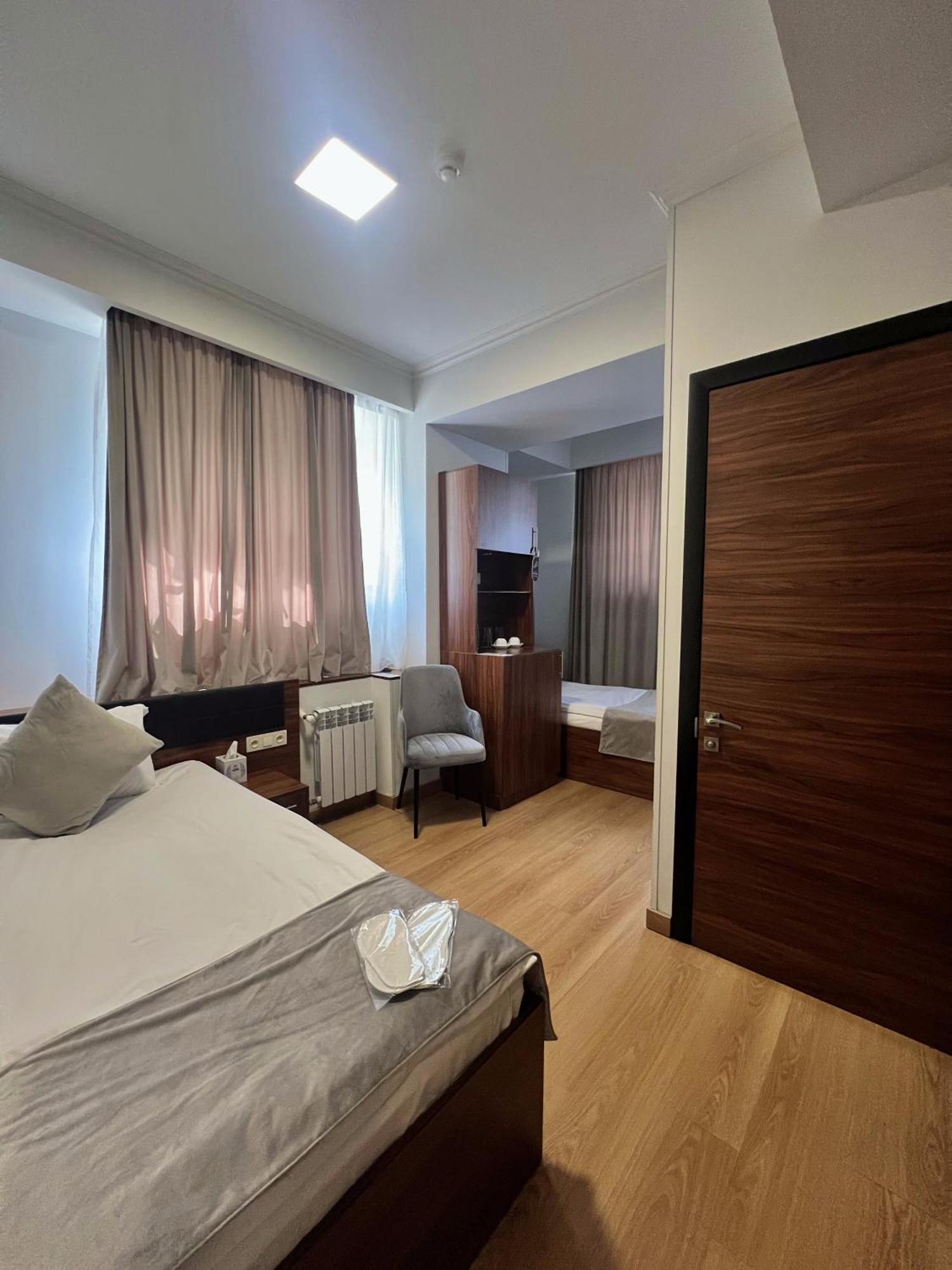 Mashtots Hotel Yerevan Ngoại thất bức ảnh