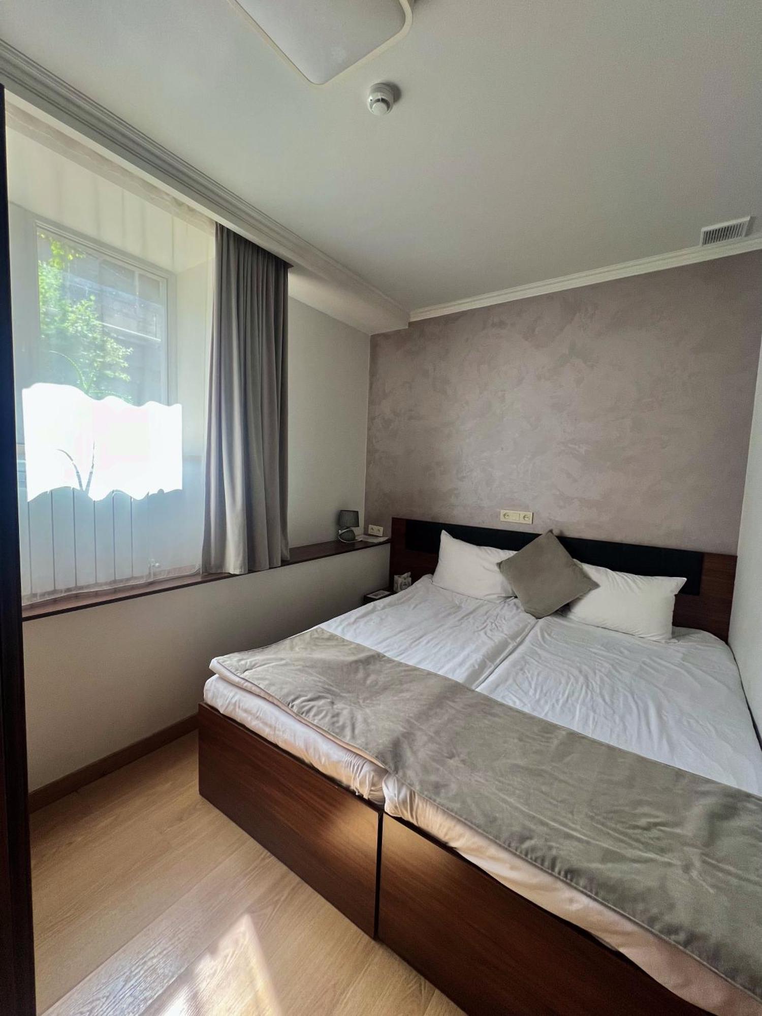Mashtots Hotel Yerevan Ngoại thất bức ảnh