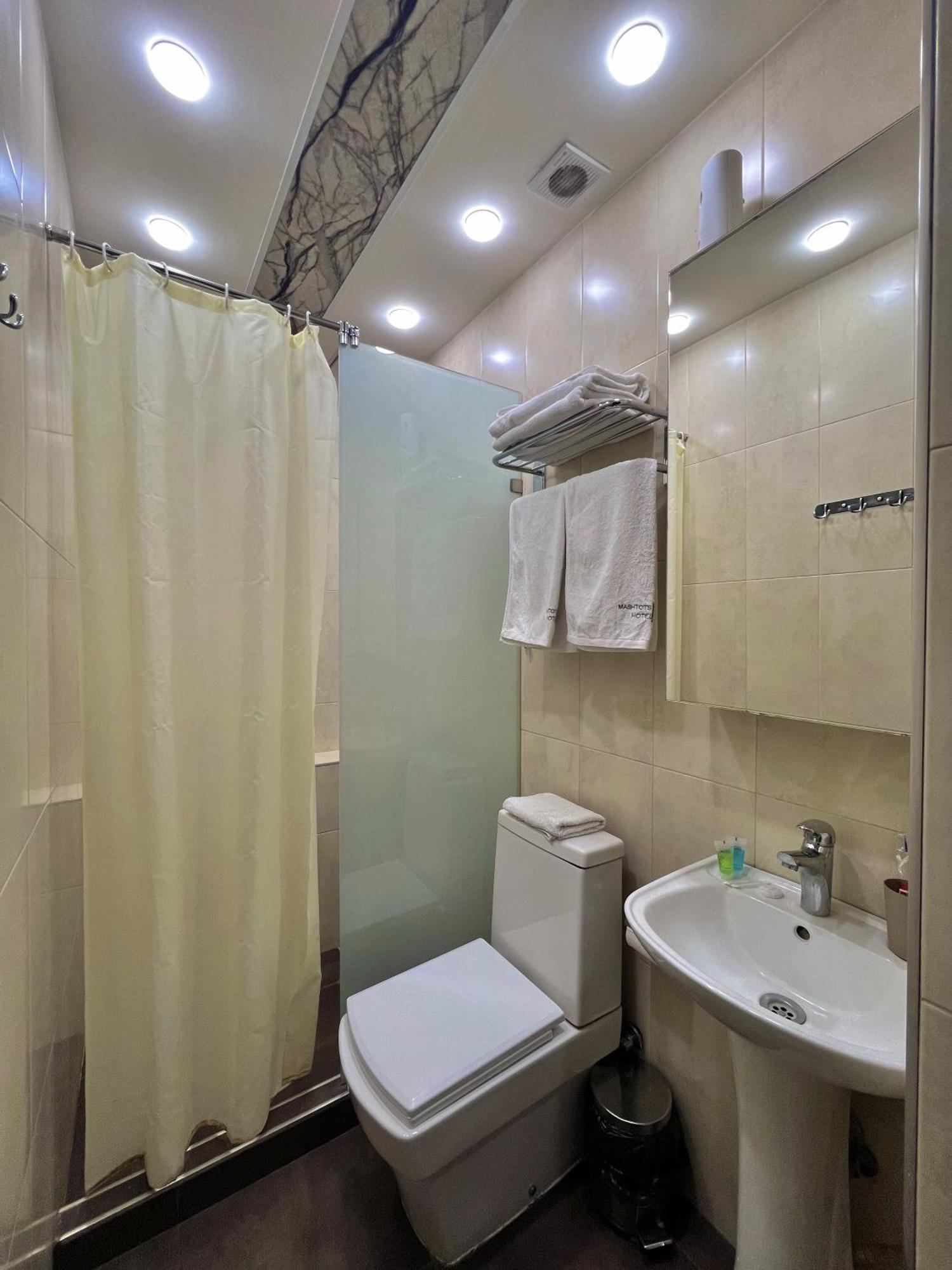 Mashtots Hotel Yerevan Ngoại thất bức ảnh