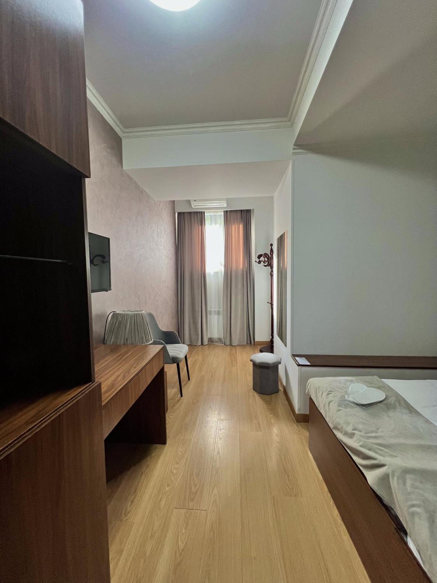 Mashtots Hotel Yerevan Ngoại thất bức ảnh
