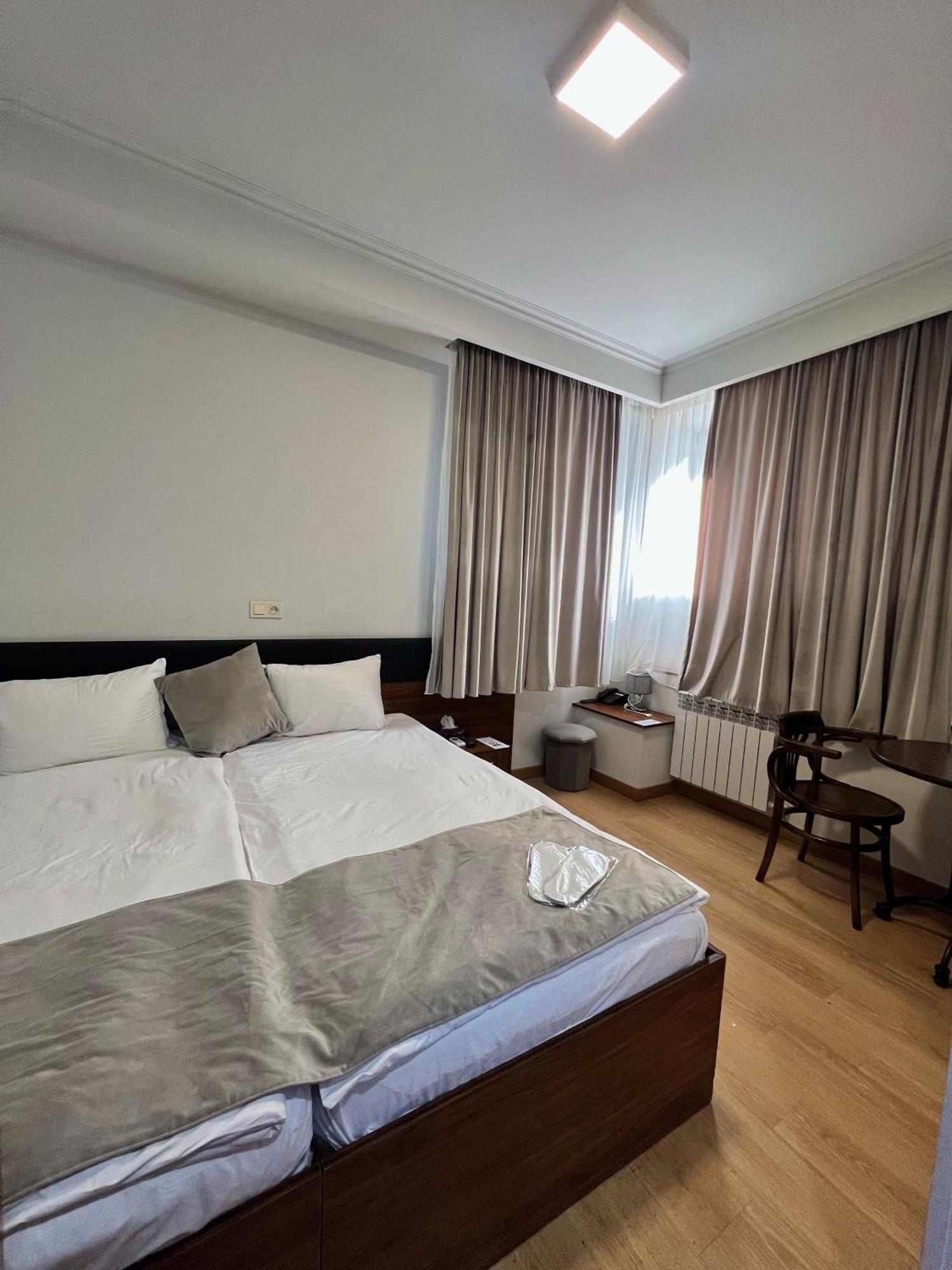 Mashtots Hotel Yerevan Ngoại thất bức ảnh