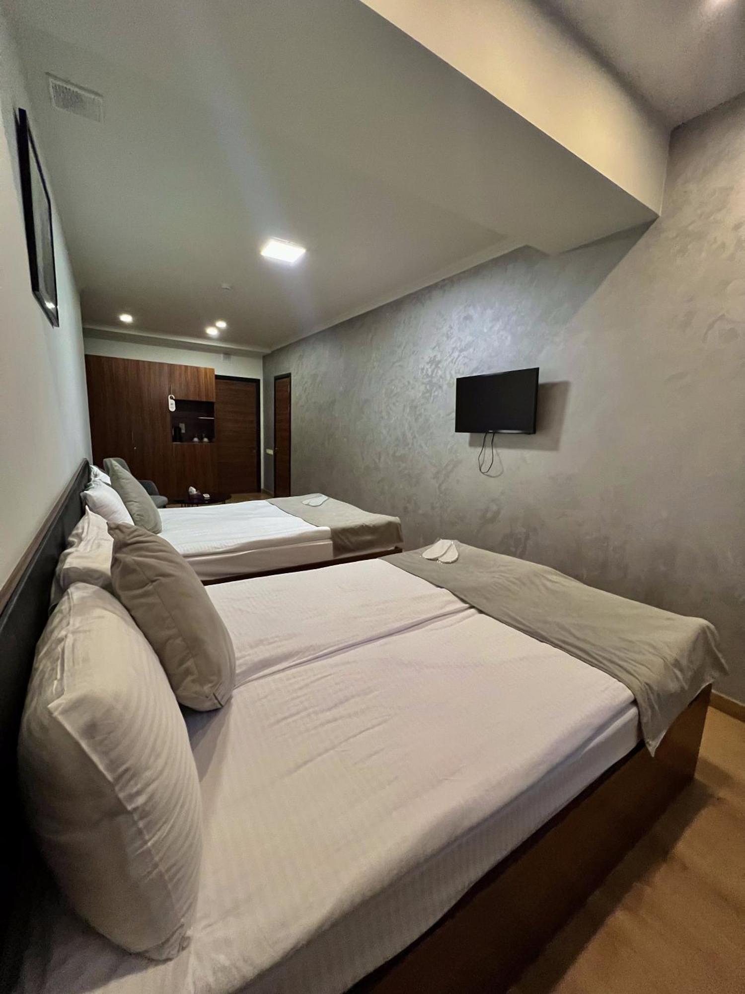 Mashtots Hotel Yerevan Ngoại thất bức ảnh