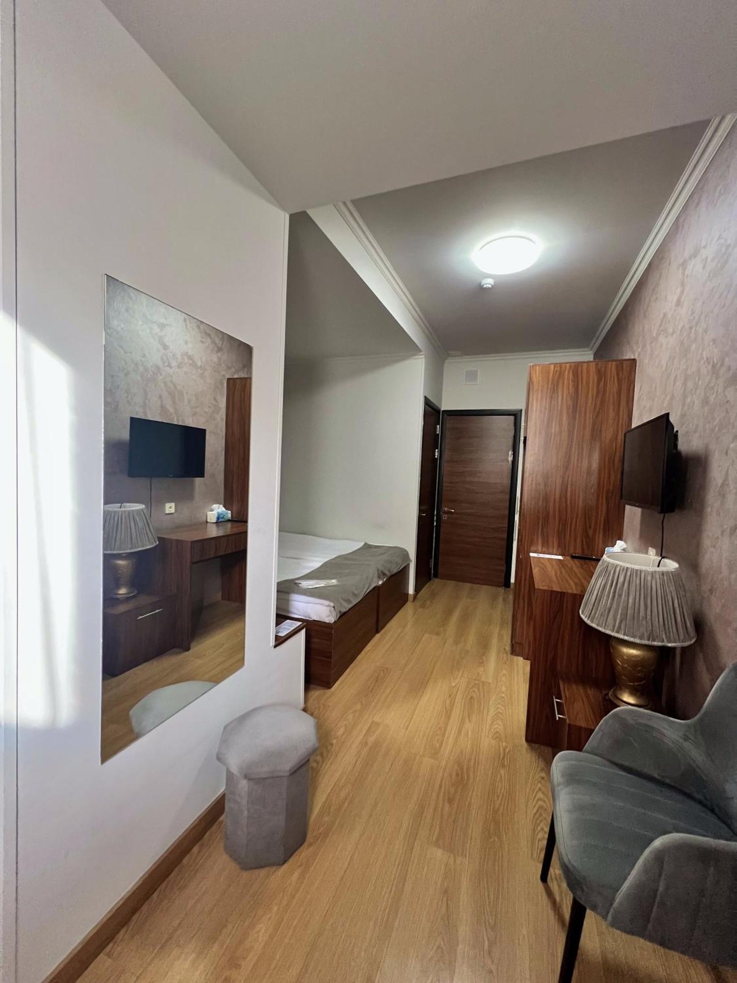 Mashtots Hotel Yerevan Ngoại thất bức ảnh